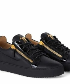 Giuseppe Zanotti ( Black/gold Leather Low Top Sneakers)